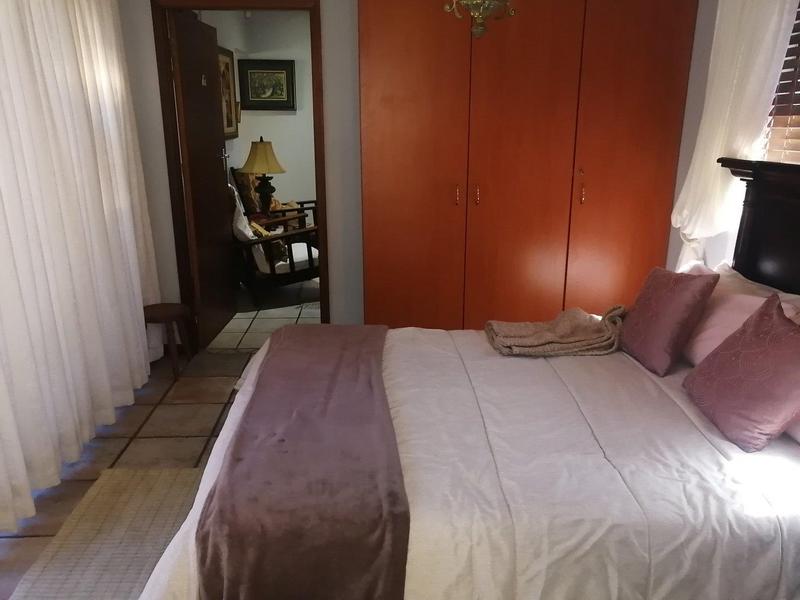 5 Bedroom Property for Sale in Outeniqua Strand Western Cape
